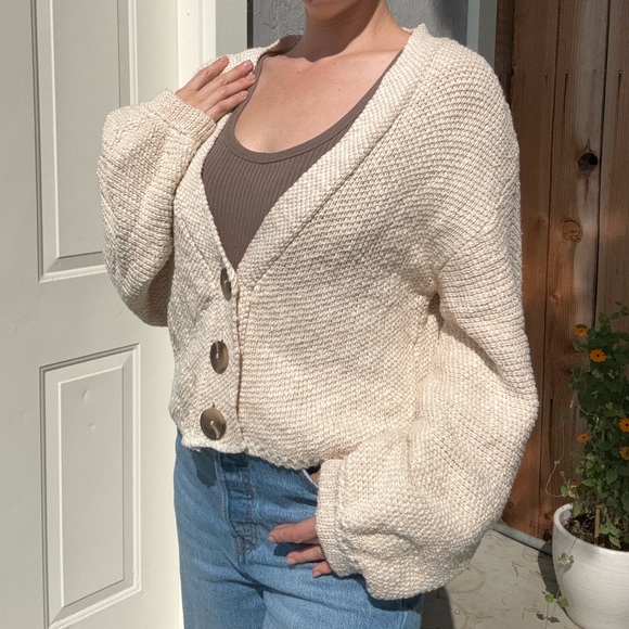 Urban Outfitters Oversized Sweater Bishop Sleeves - Picture 2 of 10